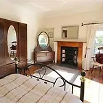Pilton House