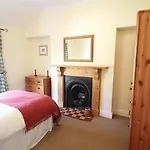Pilton House