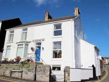 Pilton House