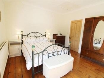 Pilton House